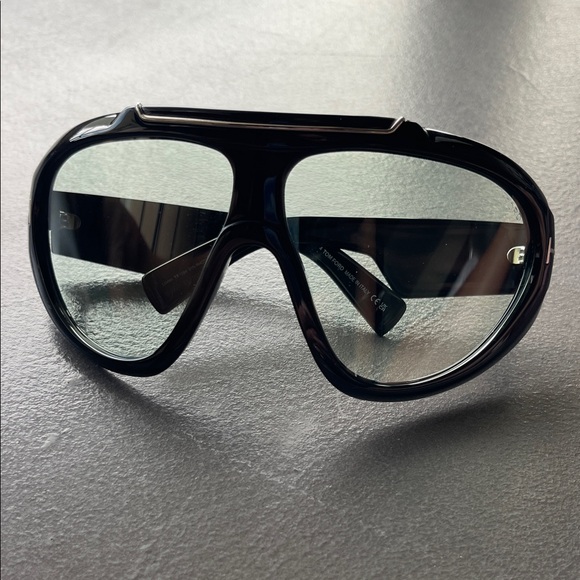 Tom Ford Linden FT1094 Unisex Sunglasses Black Frame main image 5